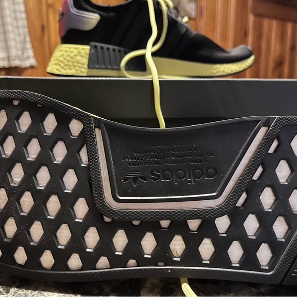 Adidas sneaker mens size 11 New in box - Picture 4 of 6